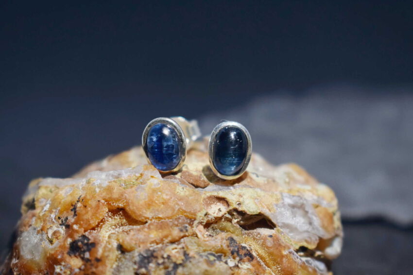 Kolczyki srebrne 925 sztyfty z cyjanitem kianitem niebieskie minimalistyczne