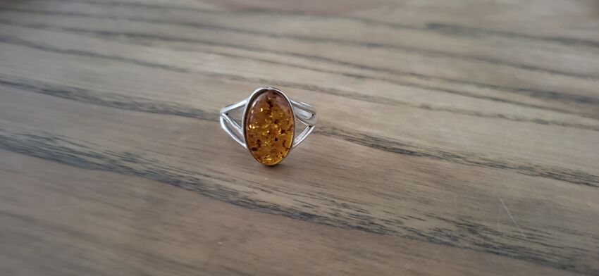 Srebrny pierścionek z naturalnym bursztynem bałtyckim srebro 925 r.23