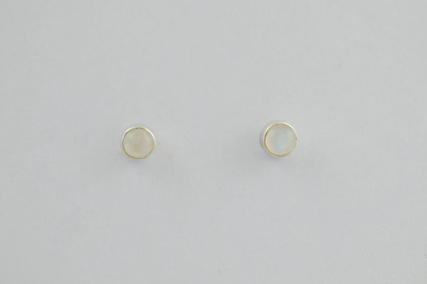 Małe Kolczyki Kamień Księżycowy Sztyft Srebro 925