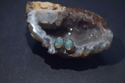 Srebrne kolczyki z naturalnym opalem etiopskim owalne srebro 925