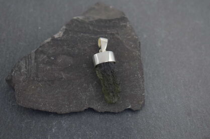 Wisiorek srebrny z mołdawitem naturalny kryształ srebro 925