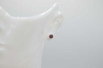 Małe kolczyki z naturalnym granatem (5 mm) Sztyft Srebro 925 - 12