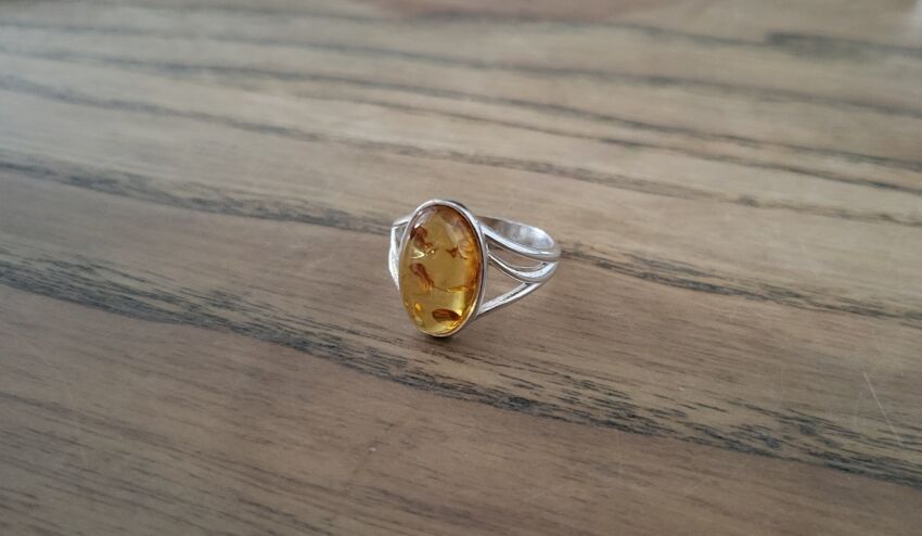 Srebrny pierścionek z bursztynem bałtyckim srebro 925 r.20
