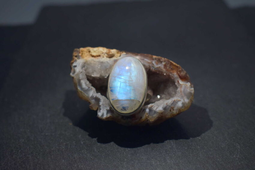 Duży pierścionek z kamieniem księżycowym srebro 925 owal naturalne inkluzje