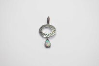 Wisior srebrny z opalem etiopskim ażurowe kółko oksydowane srebro 925 - 2