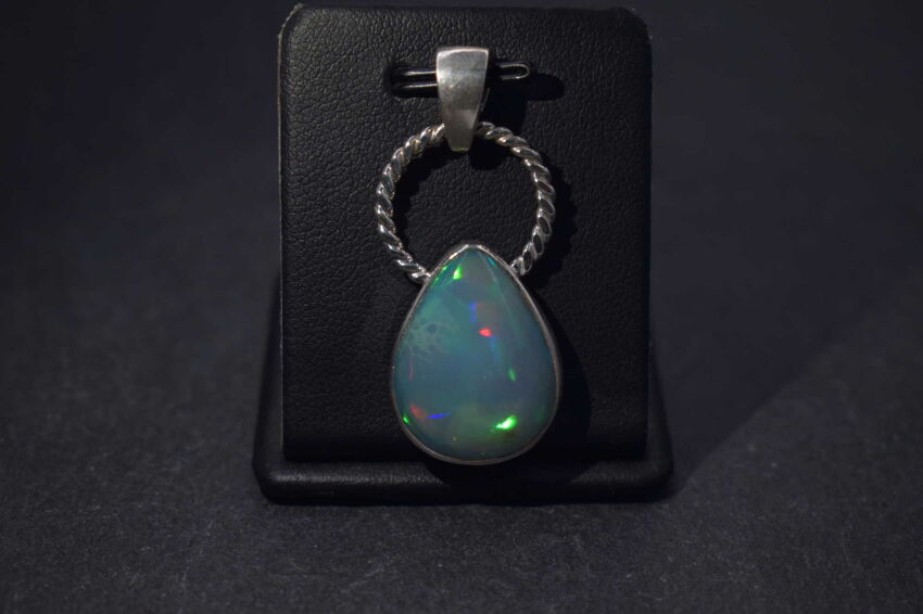 Srebrny wisiorek z opalem etiopskim – łezka z filigranem Srebro 925 Rękodzieło