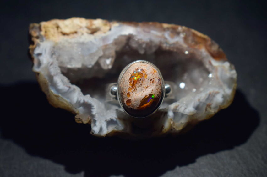 Pierścionek z Opalem Meksykańskim w Skale Macierzystej  Rękodzieło w Srebrze 925 r.19