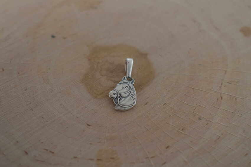 Srebrna zawieszka koń głowa konia – motyw jeździecki srebro 925