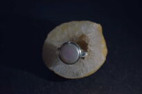 Pierścionek srebrny 925 perła okrągła płaska ręcznie robiony r.22 - 14