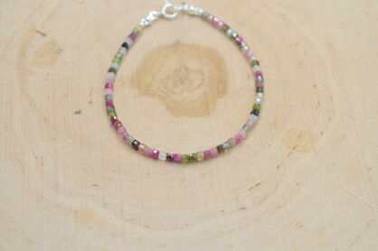 Bransoletka z kolorowego turmalinu drobne fasetowane kostki srebro 925