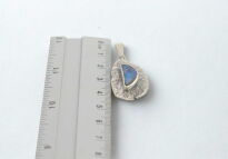 Srebrny wisiorek z opalem Australijskim boulder niebiesko-fioletowy kamień srebro 925 - 15