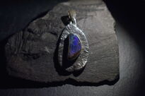 Srebrny wisiorek z opalem Australijskim boulder niebiesko-fioletowy kamień srebro 925 - 7