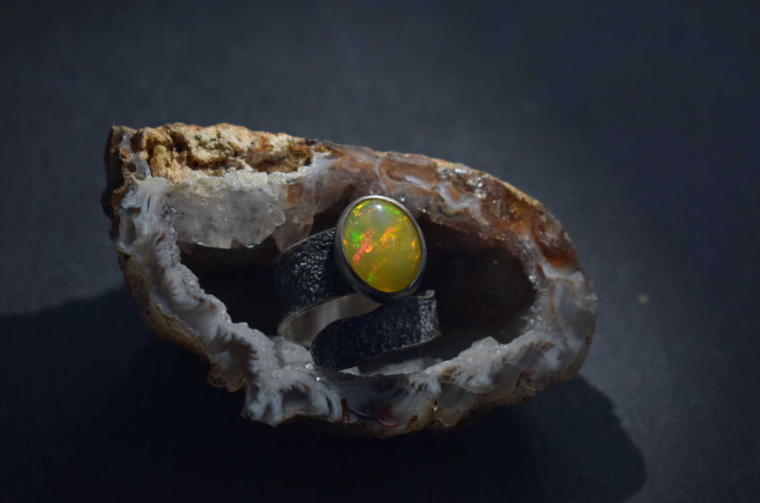 Pierścionek srebrny z opalem etiopskim duży pomarańczowy owal | ręcznie wykonany