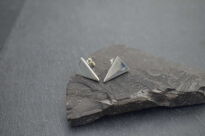 Kolczyki srebrne 925 trójkąty minimalistyczne sztyfty gładkie geometryczne - 4