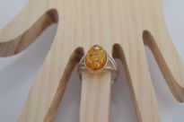 Srebrny pierścionek z bursztynem bałtyckim srebro 925 r.19 - 12